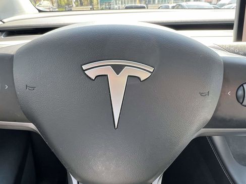 Used 2022 Tesla Model Y Long Range AWD/4WD image 25