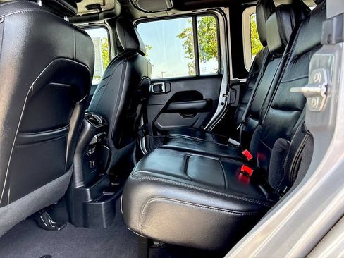 Used 2021 Jeep Wrangler Unlimited Sahara AWD/4WD image 18