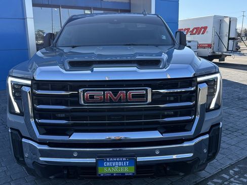 Used 2024 GMC Sierra 2500 SLT w/ SLT Premium Package image 3