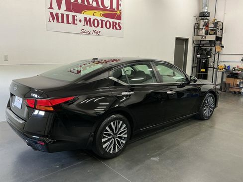 Used 2023 Nissan Altima 2.5 SV w/ SV Premium Package FWD image 7