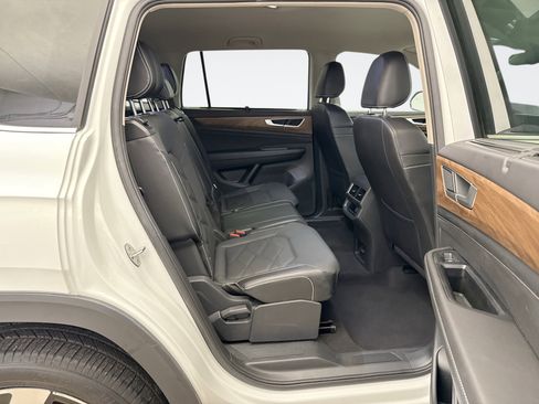 Used 2024 Volkswagen Atlas SE image 17