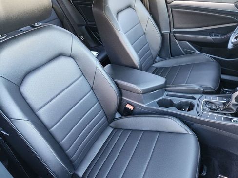 Certified 2022 Volkswagen Jetta SE w/ Panoramic Sunroof Package image 15