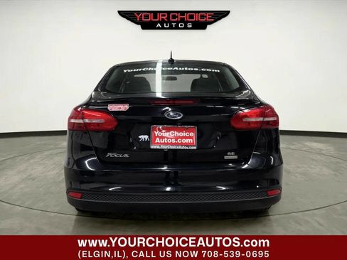 Used 2018 Ford Focus SE w/ SE Appearance Package image 4