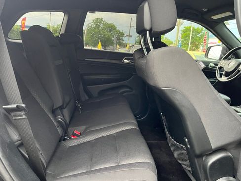 Used 2018 Jeep Grand Cherokee Laredo AWD/4WD image 24