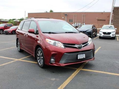 Used 2020 Toyota Sienna XLE w/ XLE Navigation Package AWD/4WD image 4
