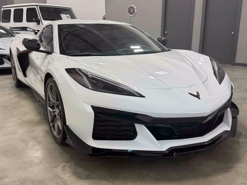 Used 2024 Chevrolet Corvette Z06 w/ Z07 Performance Package w/ Z07 Performance Package RWD image 18