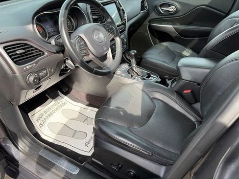 Used 2019 Jeep Cherokee Limited w/ Trailer Tow Group AWD/4WD image 8