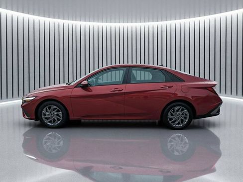 Used 2024 Hyundai Elantra SEL FWD image 7