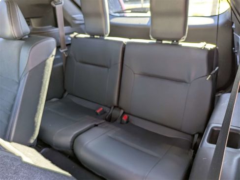 Used 2025 Mitsubishi Outlander SE image 15