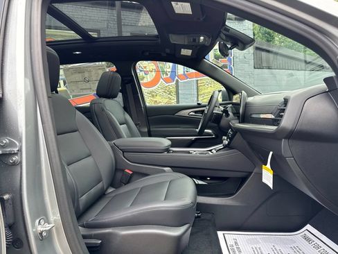 New 2026 Chevrolet Traverse LT w/ Sun and Wheel Package AWD/4WD image 12