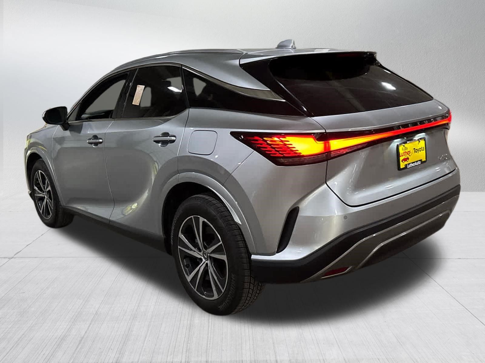 Used 2023 Lexus RX 350 Premium w/ Accessory Package AWD/4WD image 4