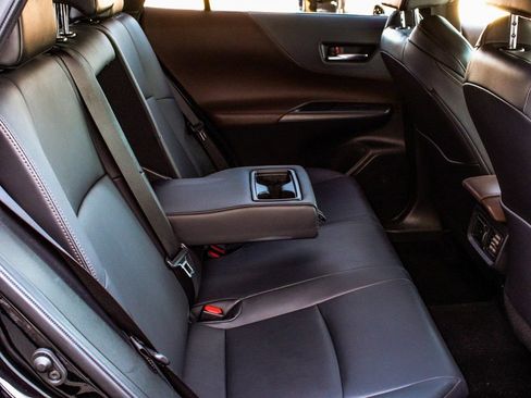 Used 2023 Toyota Venza XLE image 36