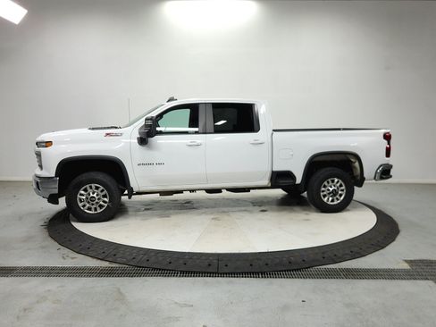 Used 2024 Chevrolet Silverado 2500 LT w/ Convenience Package AWD/4WD image 5