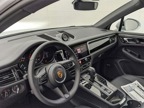 Used 2022 Porsche Macan image 33