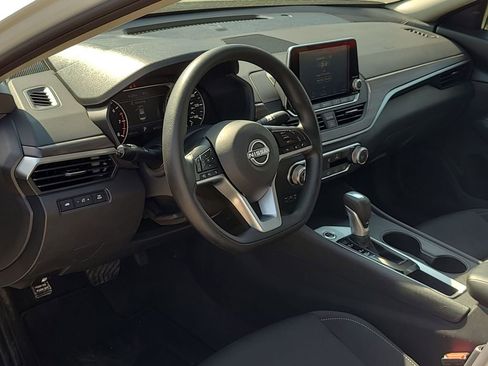 Used 2025 Nissan Altima 2.5 SV image 10