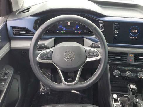 Certified 2024 Volkswagen Taos SE w/ Panoramic Sunroof Package FWD image 3
