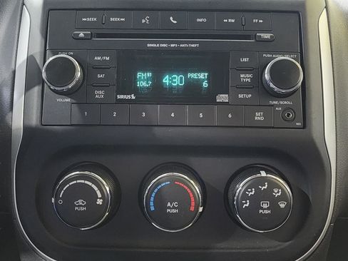 Used 2016 Jeep Compass Latitude image 19