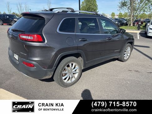 Used 2016 Jeep Cherokee Limited image 4