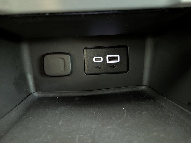 Used 2022 GMC Acadia SLE w/ Driver Convenience Package FWD image 9