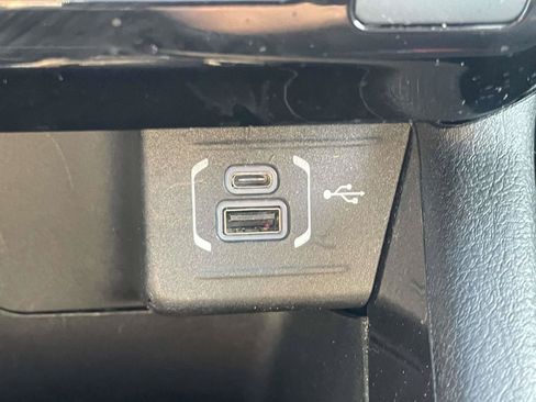 Certified 2025 Jeep Compass Latitude w/ Sun & Sound Group AWD/4WD image 24