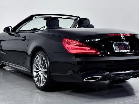 Used 2017 Mercedes-Benz SL 550 image 11