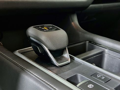 Used 2025 Nissan Pathfinder SV FWD image 24