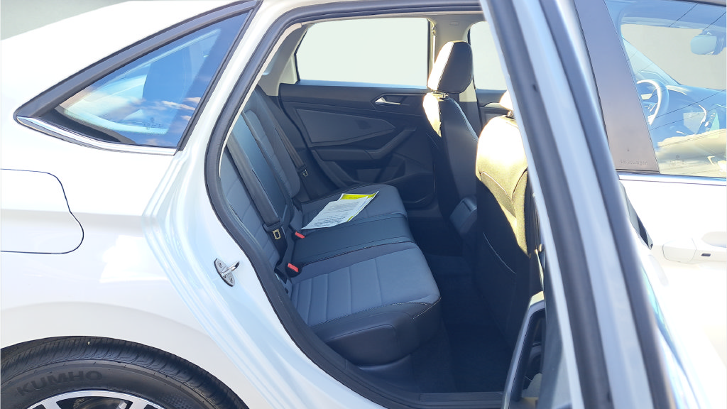 Used 2025 Volkswagen Jetta SE FWD image 14