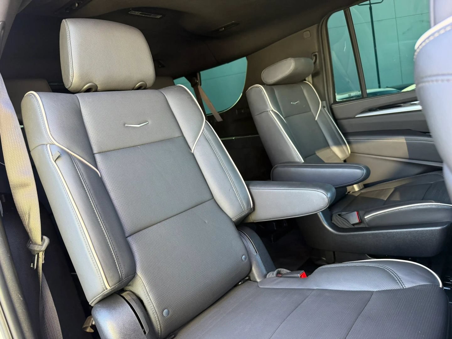 Used 2025 Cadillac Escalade ESV Sport AWD/4WD image 11