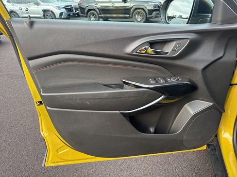 Used 2024 Chevrolet Trax RS w/ Sunroof Package image 19