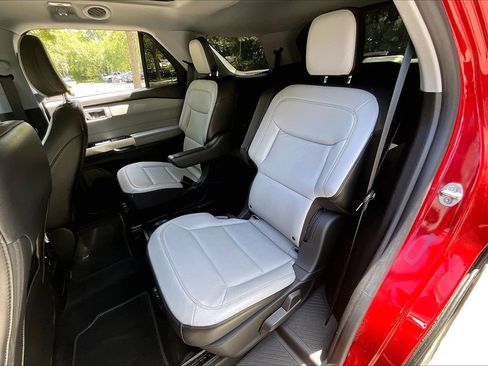 Used 2021 Ford Explorer XLT w/ Equipment Group 202A RWD image 19