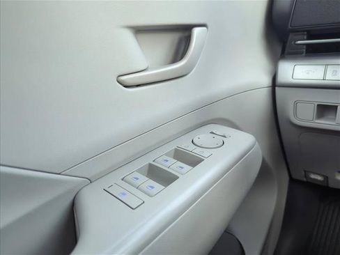 Used 2025 Hyundai Kona SEL FWD image 23