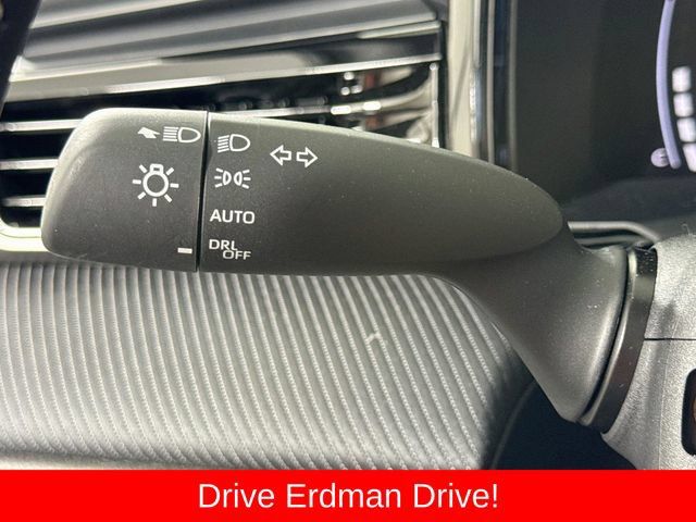 Used 2026 Toyota Camry SE FWD image 15