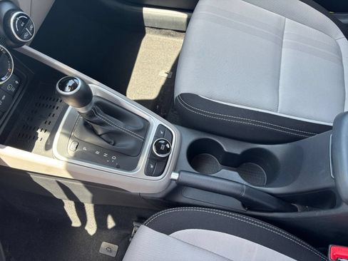 Used 2026 Hyundai Venue SEL FWD image 41