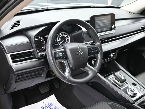 Used 2024 Mitsubishi Outlander ES AWD/4WD image 17