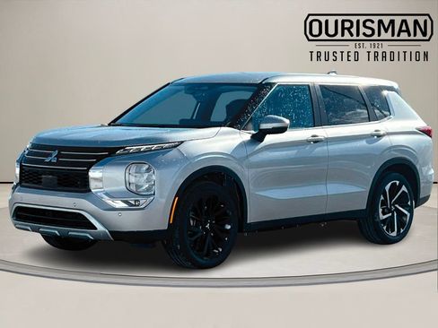 Used 2024 Mitsubishi Outlander SE image 2