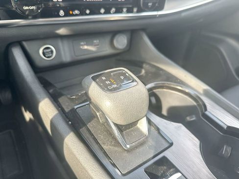 Used 2023 Nissan Rogue SV w/ SV Premium Package image 32