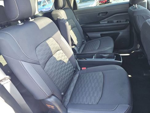 Used 2023 Nissan Pathfinder SV w/ SV Premium Package image 24