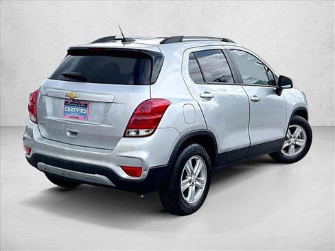 Used 2022 Chevrolet Trax LT w/ LT Convenience Package FWD image 2