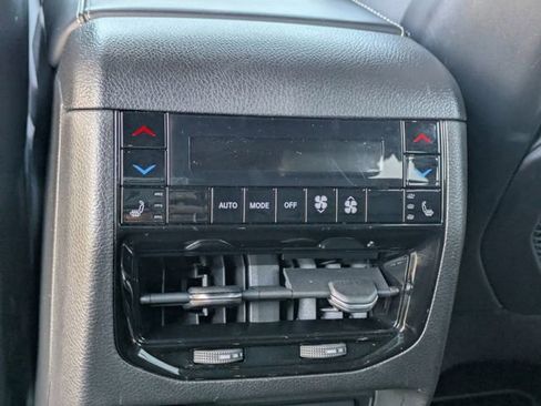 Used 2022 Jeep Grand Cherokee Overland w/ Luxury Tech Group IV image 17