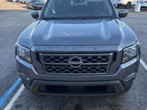 Used 2022 Nissan Frontier SV image 1
