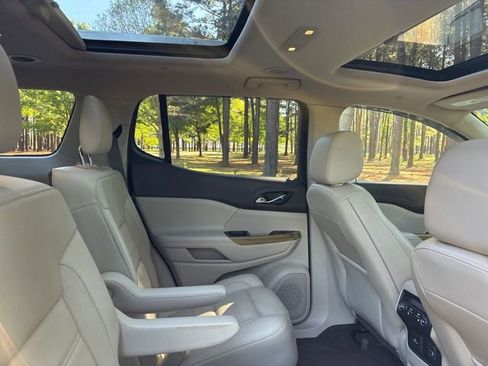 Used 2019 GMC Acadia Denali w/ Technology Package AWD/4WD image 26