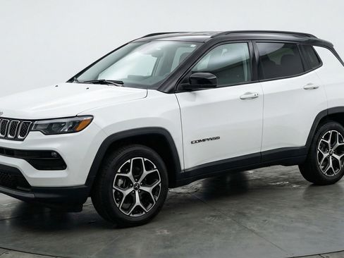 Used 2025 Jeep Compass Limited AWD/4WD image 3