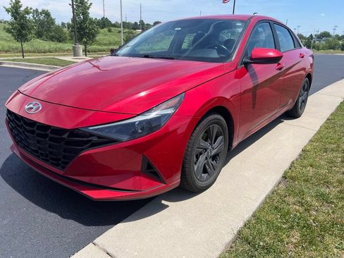 Used 2022 Hyundai Elantra SEL FWD image 1