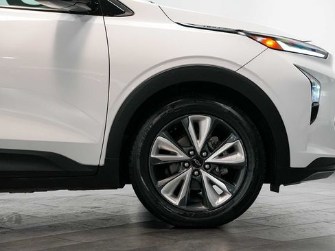Used 2022 Chevrolet Bolt EUV LT w/ Convenience Package FWD image 9