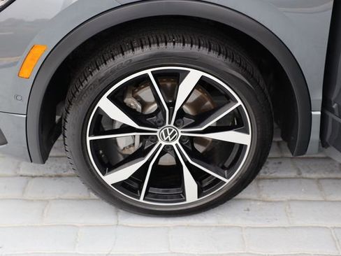 Used 2023 Volkswagen Tiguan SEL R-Line image 42