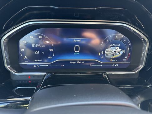 Used 2024 Chevrolet Silverado 2500 LT w/ Convenience Package image 31