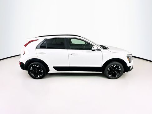 Used 2023 Kia Niro Wind w/ Wind Preserve Package FWD image 10