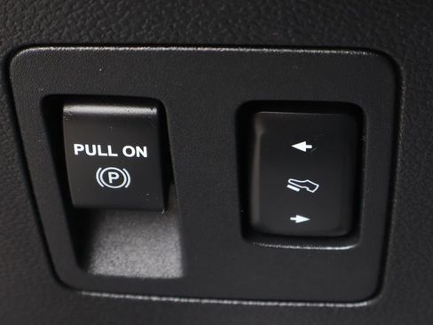 Used 2020 Ford F150 XLT w/ Equipment Group 302A Luxury AWD/4WD image 28