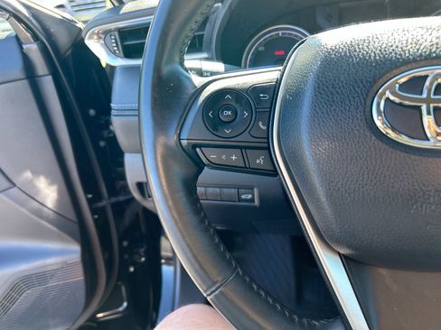 Used 2021 Toyota Venza LE image 20