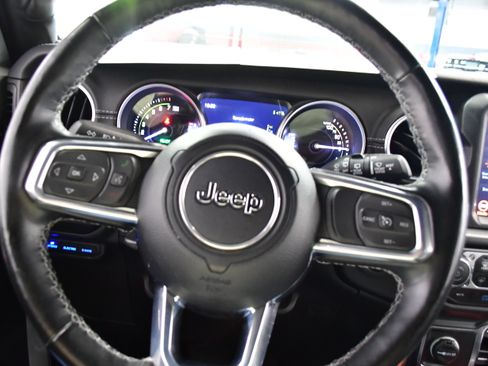Used 2023 Jeep Wrangler Unlimited Sahara w/ Cold Weather Group AWD/4WD image 19